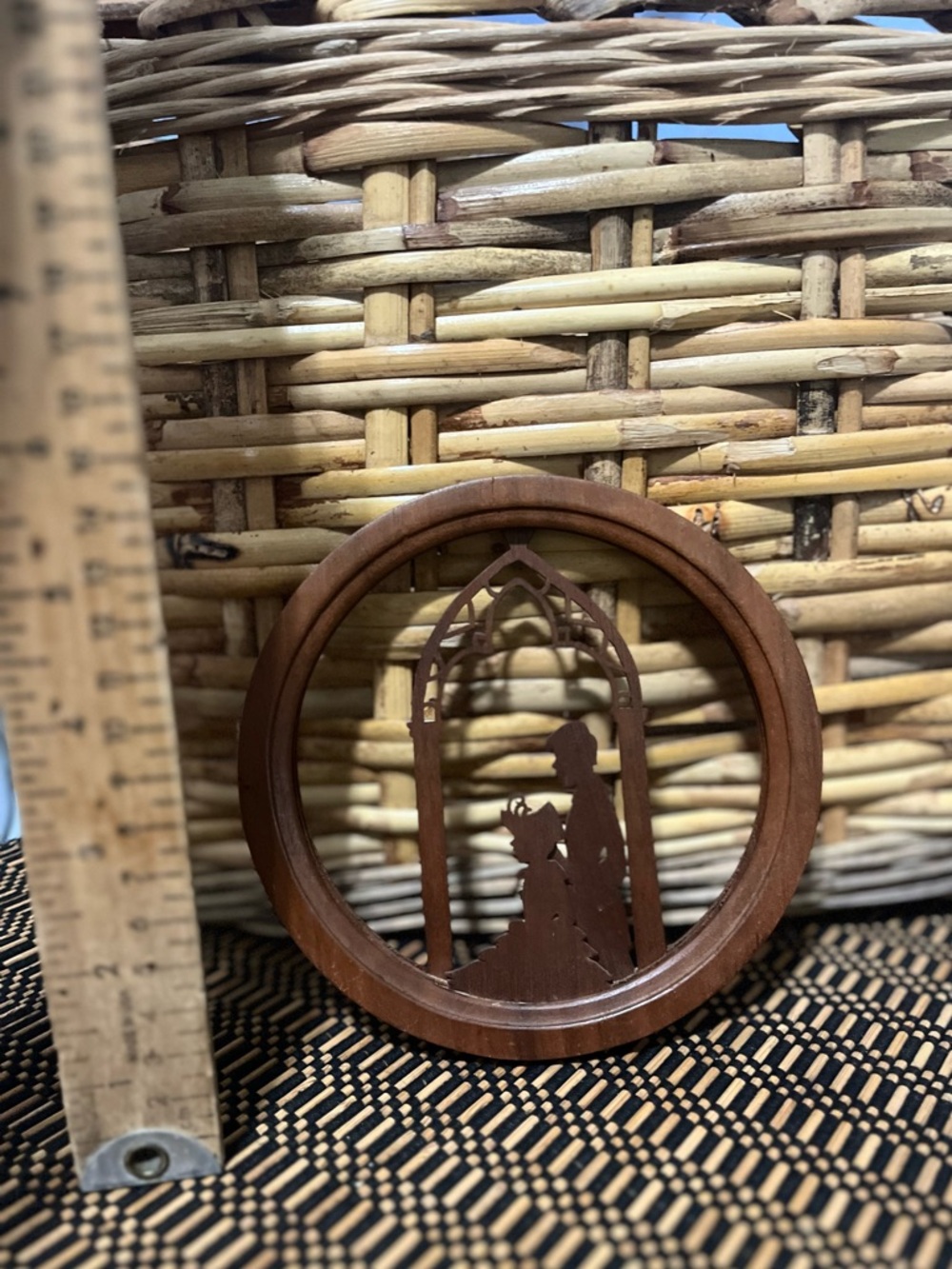 Round Wooden Silhouette Wall Art - Couple in Arch